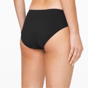 NWT Lululemon Sunshine Ahead MR Med Bottom Black